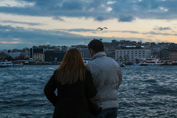 Où participer à un atelier de fabrication de tapis berbères au Maroc?
