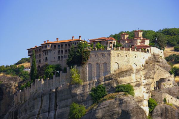 Comment organiser une visite des monastères perchés des Météores, Grèce?