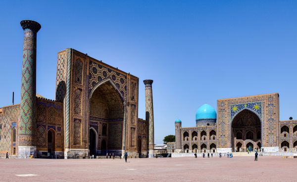 Comment organiser une visite des sites historiques de la Route de la Soie en Ouzbékistan ?
