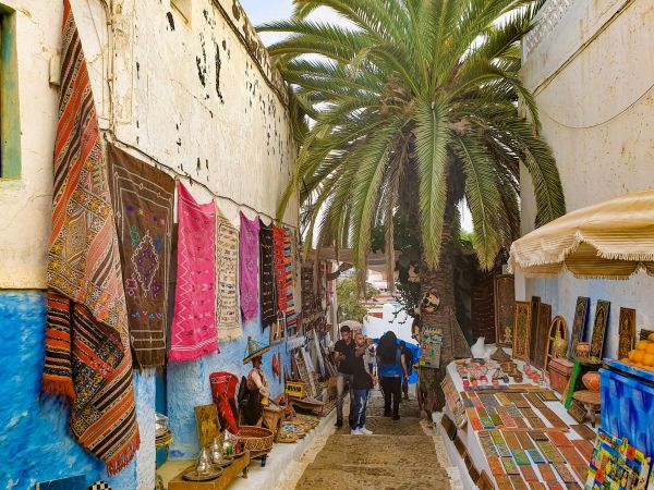 Où participer à un atelier de fabrication de tapis berbères au Maroc?