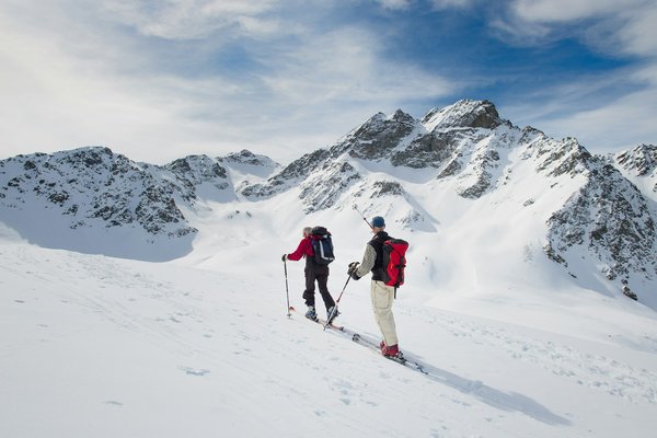 Quels sont les meilleurs circuits pour une randonnée sur les monts de Madeleine, France?